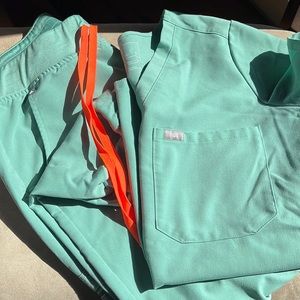 Figs Scrub Jade medium Zamora joggers and small Catarina top